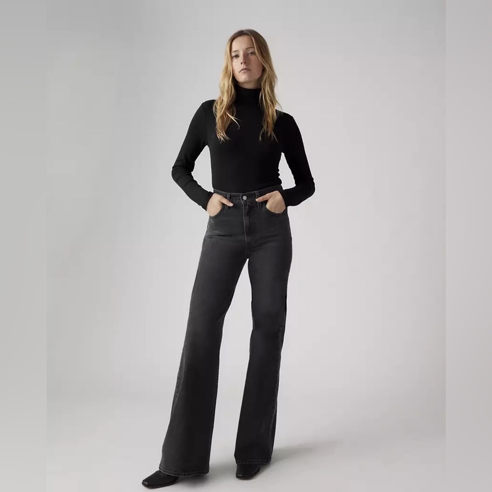 Levi’s Ribcage Bell Jean in Black
